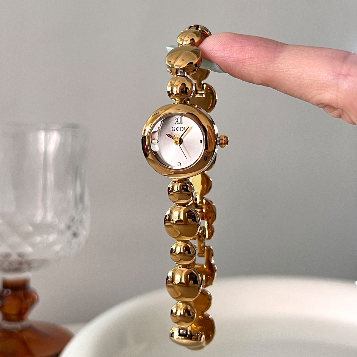 Vintage Fashion Watches - Women's Watch Light Luxury Fashion Round