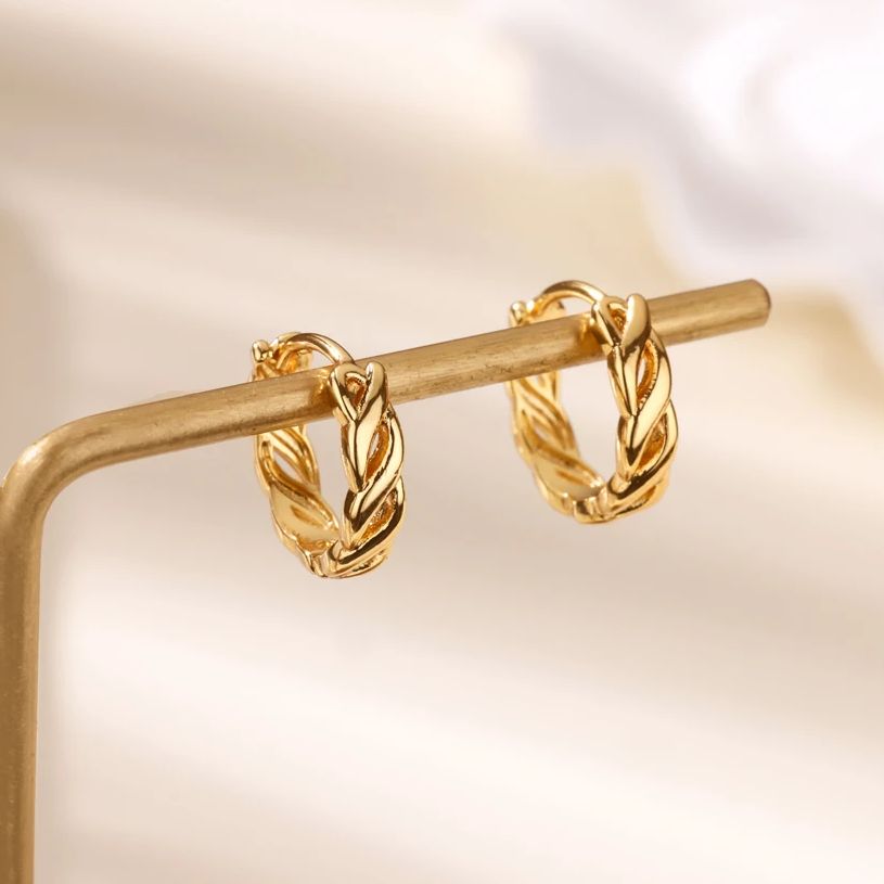 Vintage Hollow Twist Chain Hoo - Vintage Fashion Trends 2025 评论和价格