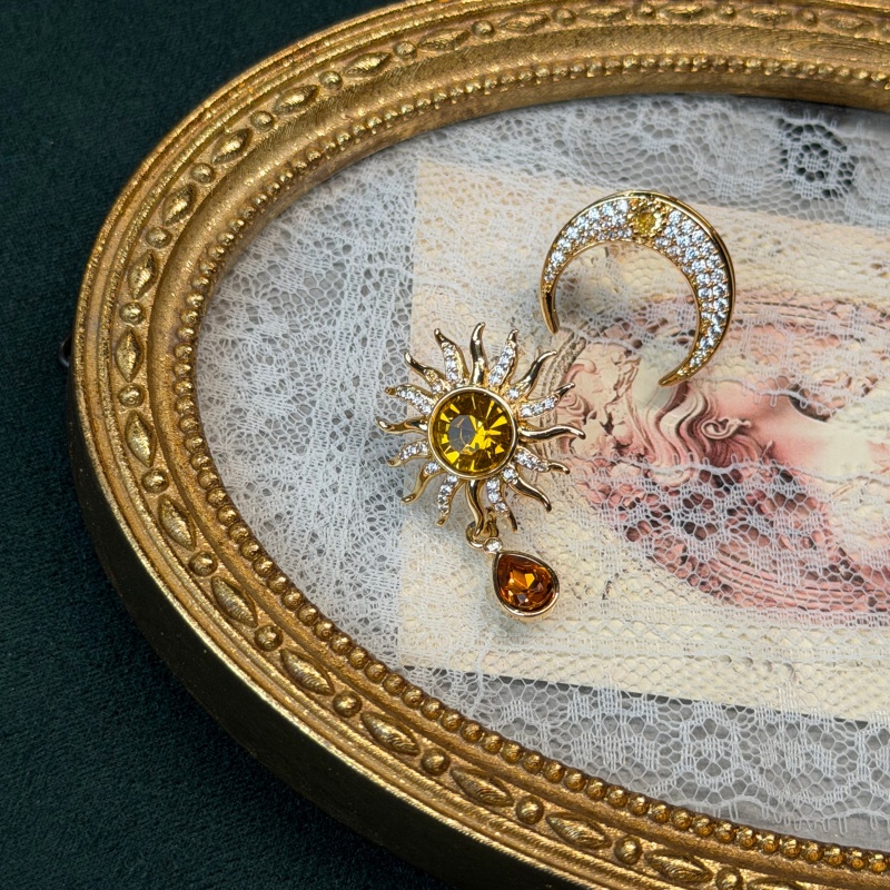 Vintage Yellow Crystal Sun Moo - Vintage Fashion Jewelry Brands 评论和价格