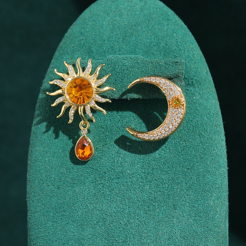 Vintage Yellow Crystal Sun Moo - Vintage Fashion Jewelry Brands 评论和价格