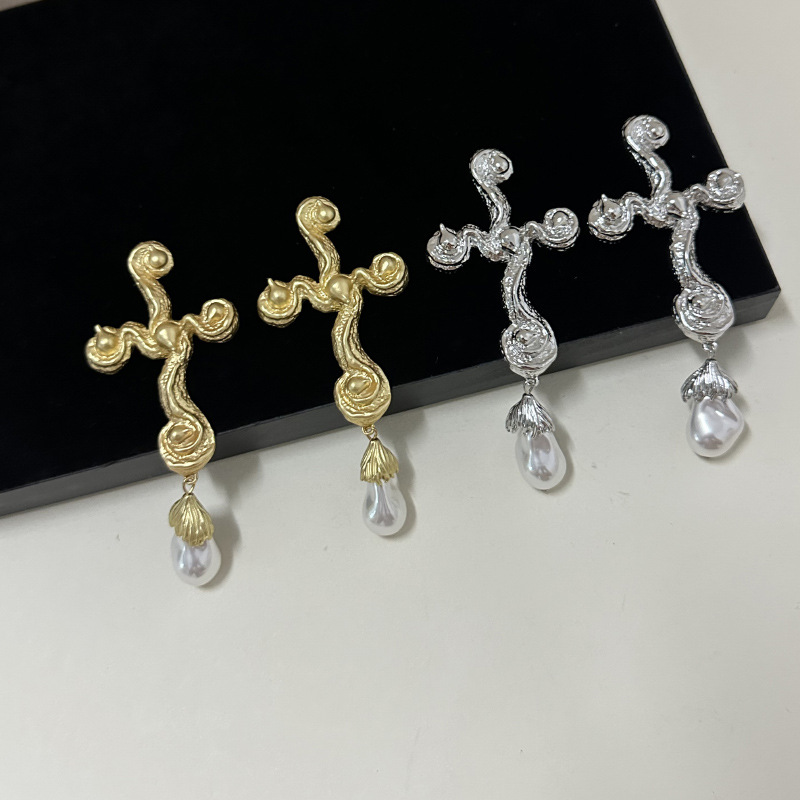 Vintage Baroque Style Metal Al - Vintage Fashion Jewelry Brands 评论和价格