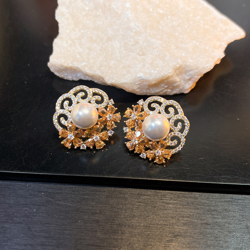 Vintage Hollow Flower Stud Ear - Vintage Fashion Center 评论和价格